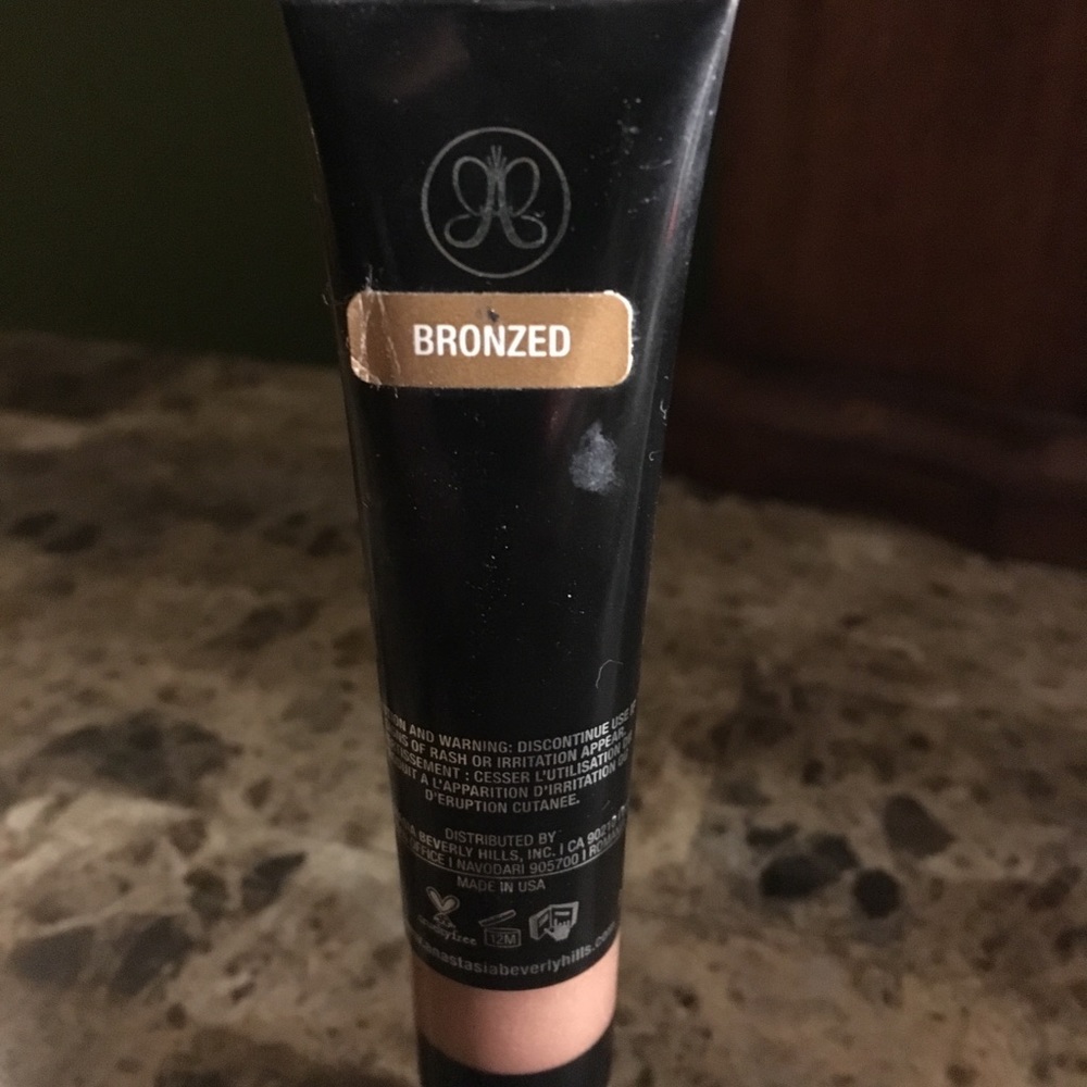 Anastasia Beverly Hills Liquid Glow Highlighter